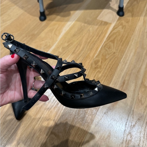 Valentino Garavani women's rockstud cage leather pumps with studs - Picture 5 of 9